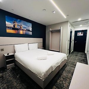 Ilford Grand Hotel